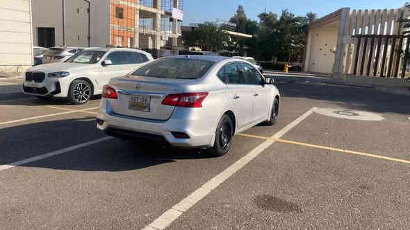 نيسان سنترا ٢٠١٦ للبيع 
بصمة 
رادارات جانبية 
كامرة 
كشنات جلد كهرباء 
السعر ٨٥ السيارة بدون حادث بس بيهة طخات بسيطة ومصلحة تجي 
***********
