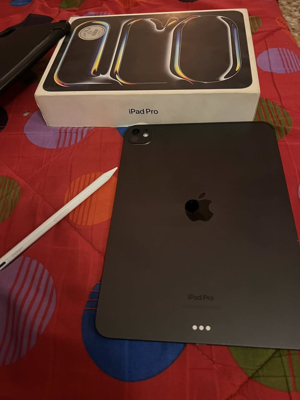 سلام عليكم مره خصت الادمن أيبادي 11pro (m4)256 الجهاز جداً نظيف فقط القلم اخذته ب70$كان للدراسة بطاريه 88 للاستفسار *********** تحية طيبة
