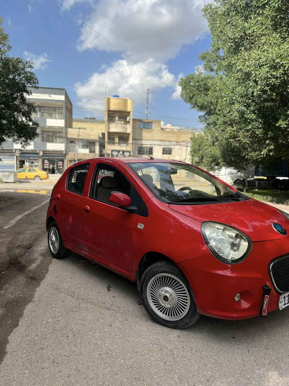 السلام عليكم سيارة جيلي باندة موديل12سيارة جاهزة من كلشي كاملة مكمله كير محرك خير من الله سيارة مال بنية كامله وحلوة للبيع بكاني بغداد حي القاهرة سعر48 بيها مجال للشراي ***********
