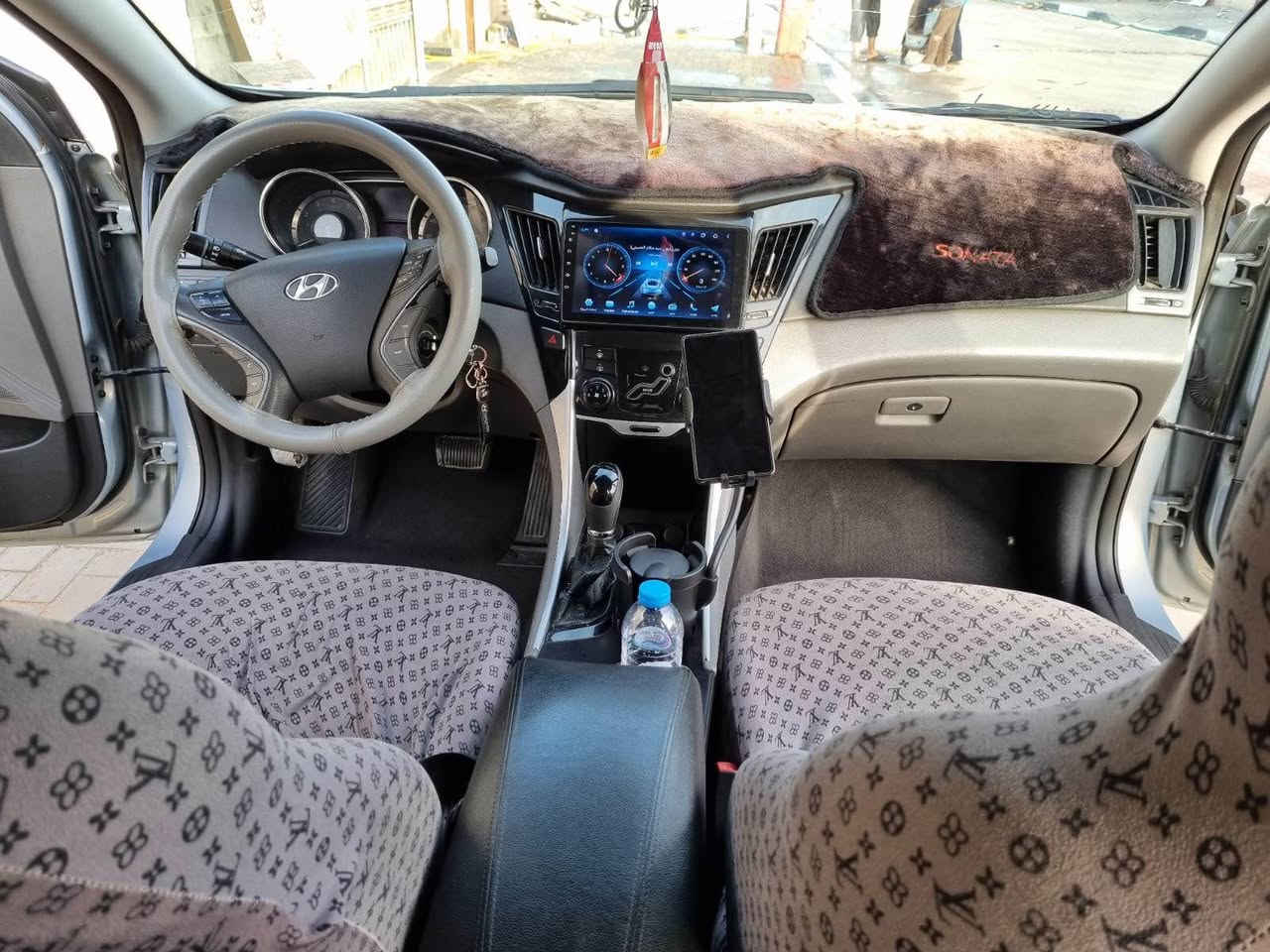 سلام عليكم   

سوناتا وارد امريكي مظلع  ضربه امريكا دعاميه اماميه وبدايه البنيد مصبوغ في العراق الباب الايمن مصبوغ فقط  
موديل 12 
كهربائيات كامله 
تبريد  ‏تدفئا
تخم تاير 
حداده نص عمر 
محرك 2400 مفتوح معله گازگيت 
كير كفاله 
لايتات زنون 
سنويه ل 2028 بسمنه 
130 الف ميل 
 السعر 118 
الرقم *********** الزبير, البصرة
