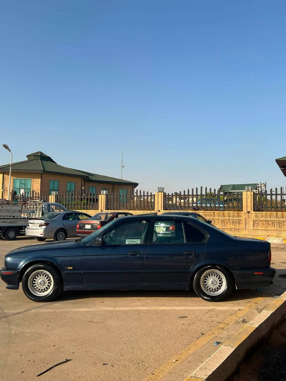 السلام وعلیكم
Bmw 525i  1991 كبس دبل دیجیتال
فول مواصفات گیر اوتوماتیك گیر و مكینه‌ شرط سلایت بجم عریض جامات امامي كهربائي داخل دشپول امحدث 1995 دعامیات و دوسات m
تخم ویاله‌ حصیر و تایر جدید 
تبرید ویا سویج ثلج 
دواخل و كشنات جلد شكري لوك 
كهربائیات داخل و خارج كله‌ شغال تخم سماعات جدید گیجات كله‌ شغال 
رقم سلیماني رقم ممیز سنویه‌ و رقم و هزه‌ كله‌ جدید تحویل ثاني یوم 
كوبون بنزین موجود 
سیاره‌ بي چاملغات امامي ضربه‌ بدون شواصي بدون دواخل و بي  معجون تصفیه‌ صبغ
دهن وفلتر كله‌ جدید امبدله‌ سیاره‌ بدون مصرف 
مكان كركوك
سعر 65 ورقه‌ و بي مجال للطیبین 
شراي خابر وتدلل ***********
