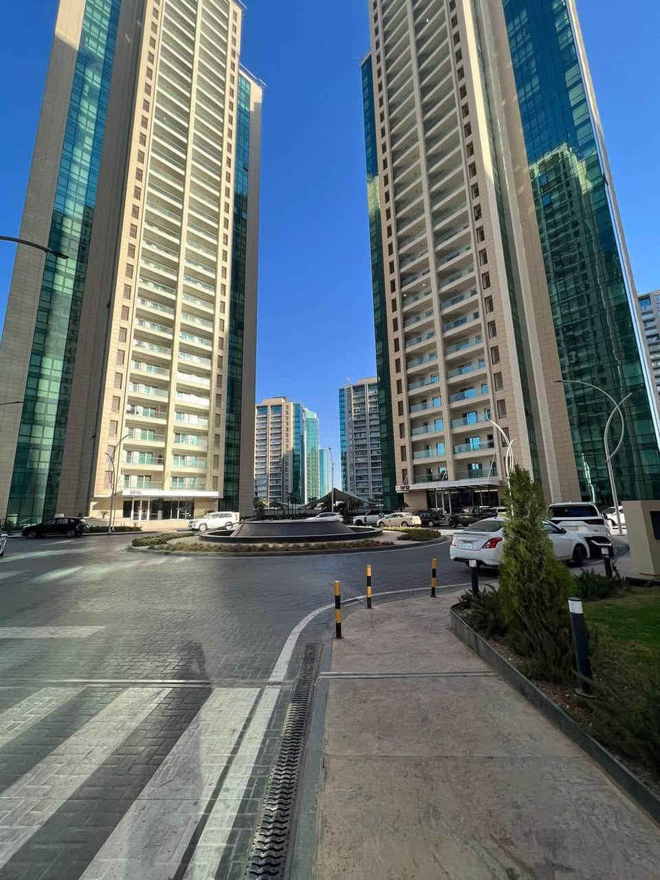 عندنا عروضات مناسب للبيع في احلا اجمل مشروع  في اربيل مشروع ذهبي ( امپاير وينگ ) مشروع ذهبي استيديو 
غرفة صالة 
ثلاث غرف 
ملاحظة // اذا عندك الامكانية او تريد تأخد عقار للستثمار او للسكن اصل بينا شكراً
📞☎️ 0750 386 1964 whastup أربيل, العراق
