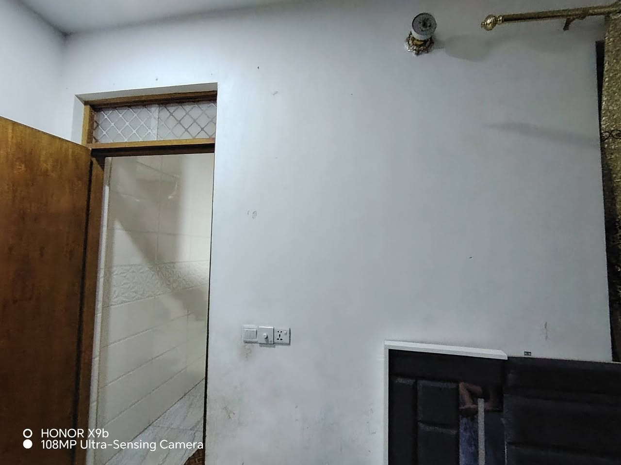 سلام عليكم دار لبيع مساحه ٧٥  يحتوه  صاله+ مطبخ +غرفه نوم+ نرجع طابق ثاني نفس طابق  لرضي  + طابق ثالث غرفه نوم بيتونه  صطح   مكان دار  دوره شارع ٦٠ زرعي  تصال رقم ***********
