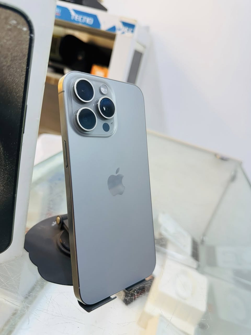 سلام عليكم ايفون 15 برو ماكس الجهاز بي نفخة خفيفة بطارية 🔋 95 عدد الدورات 280 ذاكرة 256 الجهاز اخو الجديد السعر 925 الف مكاني بغداد الحسينية رقم *********** توصيل 🚚 لجميع المحافظات
