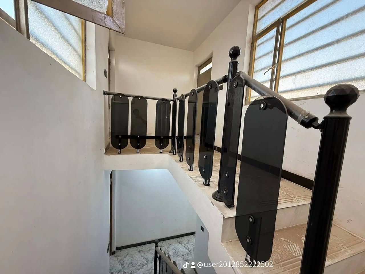 الدار للبيع حديث بناء ٢٠٢٦ 
الموقع بغداد الشعب حي التجار 

المساحه١٠٠

يحتوي على مدخلين الاستقبال مطبخ حار بادر مساحه حولى غرفه كبيره وخدمات وترك 

الطابق الثاني يحتوي على ثلاث غرف و وخدمات كامله 

الطابق الثالث سطحين كبيره 

موقع مميز الاتصال او االاستفار على السعر خاص قابل للتفاوض السعر ٠٠ *********** واتساب أو مراسله الصفحه
