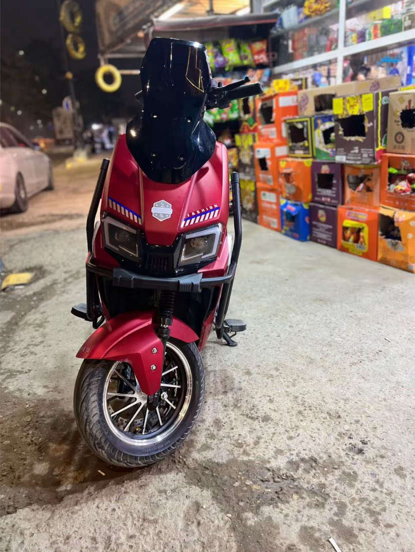 متاح دراجه شحن الصاعقه الدراجه السرعه الحقيقيه 90او80 الدراجه نضيفه صارلي شهرين من أخذته سعره خاص او ***********
