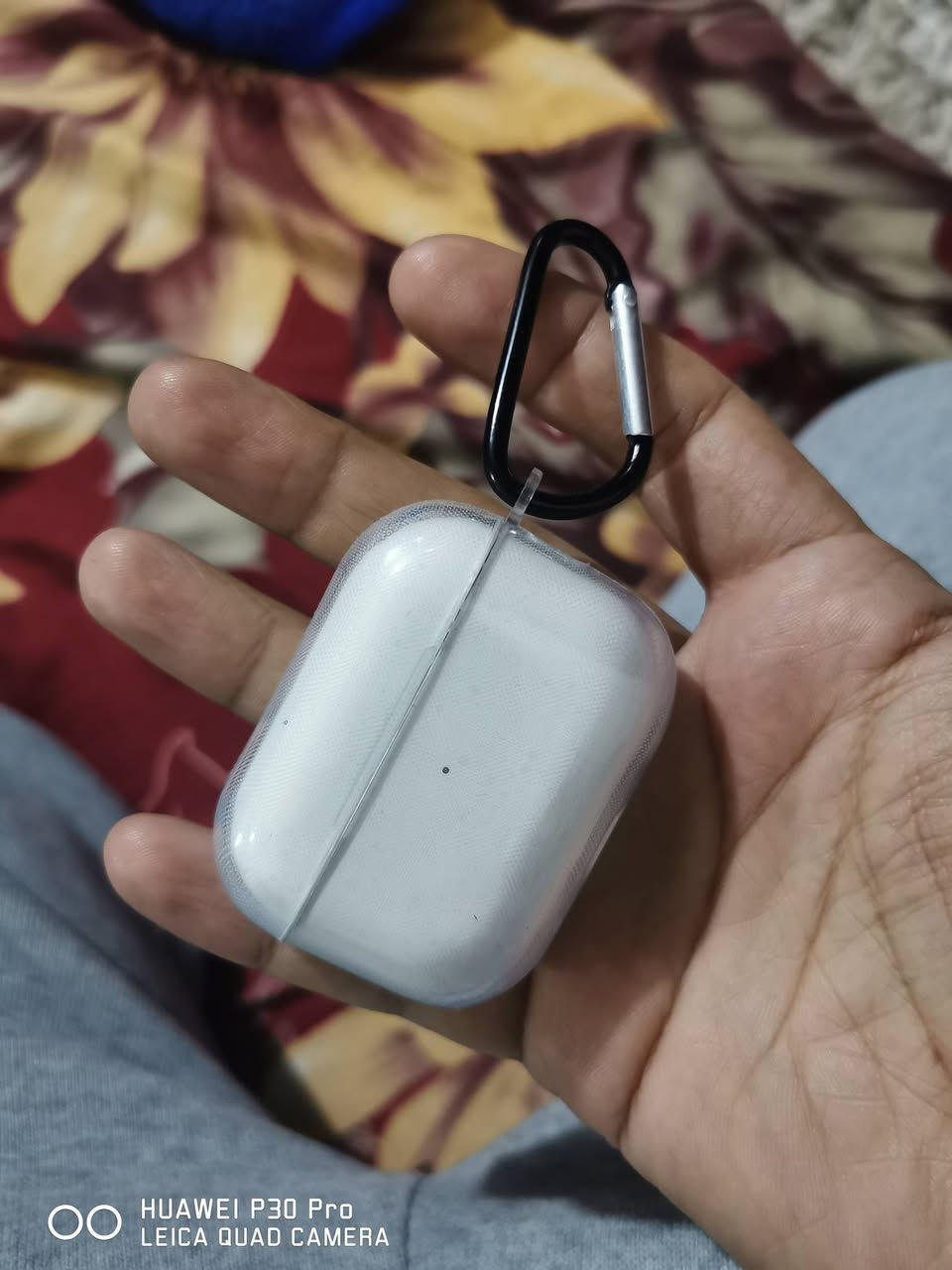 مرحبا... ايربود ابل برو الجيل الاول نظافة 95 مكفولة شرط تشغيل 5 ساعات متواصلة... السعر 75 قفل بدون عملة رجاءا... بغداد العطيفية..... ***********
