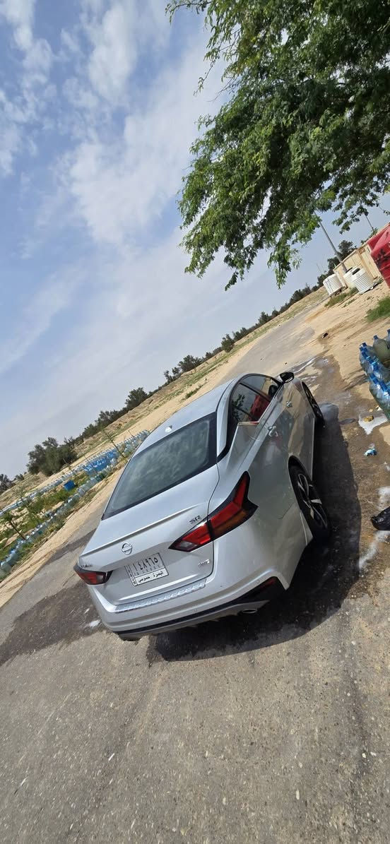 سلام عليكم نيسان التيما مديل 21 /فورويل /سياره جديده ماتصرف عليهه ابد جاهزه من كلشي ويل جديد حجم ١٧ تخم تاير تبريد حدايده ادامه كامله شرط ماذب عليهه جاهزه كبل سافر بيهه حجم المكينه (2500) معوقين بصره سنه جايه صير حره وكاله ثاني يوم حادثه موظح بل صوره ماشيه (83)كيلو 
كشنات جلد تشغيل عن بعد معروف موصفاتهه مكان سياره بصره الزبير برجسيه
***********

