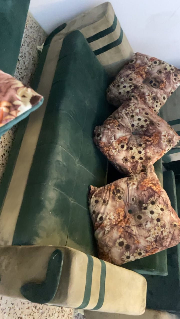 عندي تخم تركي عشر مقاعد نظيف ٩٠بلمية ضرره رجل وحدة متضررة سعره ٢٥٠وبي مجال العنوان بغداد المشتل


**إذا كنت صاحب هذا الإعلان وتريد حذفه لأي سبب، رجاءا أرسل رسالة إلى الدعم الفني**