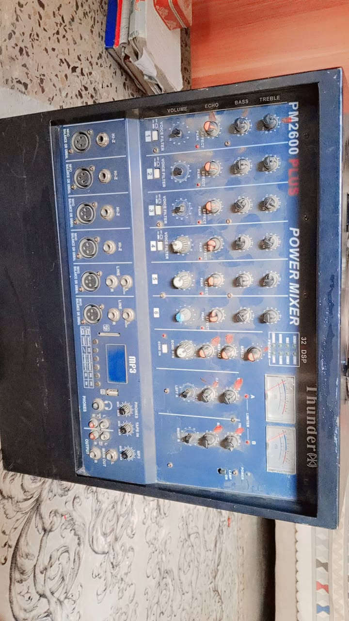 سلام عليكم ورحمة الله وبركاته 
جهازان 
1/مكسر  تندر امتياز صيني جيد جدا محتاج فقط فاليومات 
2/جهاز شحن ماركه micمشتغل موسم واحد 
للبيع 
التواصل ***********
رجاء فقط اليشتري والسعر بخدمتكم
