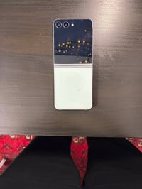 للبيع SAMSUNG Z FLIP 5 اللون اخضر مميز  المواصفات :  المعالج snap drag...