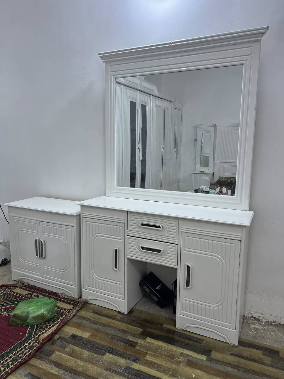 غرفه البيع خشب عراقي بعده جديده ماصارلي اربع ايام من اخذته البيع مليون ***********
