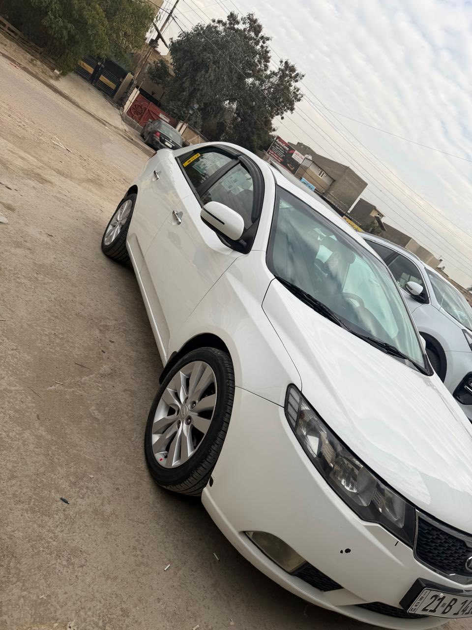 كيا سيراتو 2011 فول مواصفات خليجية كفالة عامة من الصبغ حتى الدعاميات ما عدا بيها صبغ بالباب الخلفي على كد شبر محرك وكير كفالة عامة حجم المحرك 1600 تبريد ثلج تخم تاير جديد صدر جديد سيارة جاهزة من كلشي سنوية وهزة جديدة تحويل ثاني يوم رقم سليمانية السعر 108 وبيها مجال بسيط مكاني بغداد الدورة ابو الطيارة الاتصال ***********
