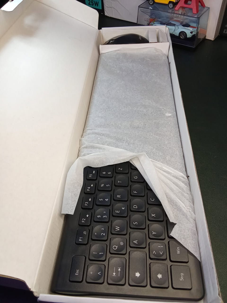 كيبورد وماوس وايرلس نوع ايسر ألماني 
الباكيت 15


**إذا كنت صاحب هذا الإعلان وتريد حذفه لأي سبب، رجاءا أرسل رسالة إلى الدعم الفني**