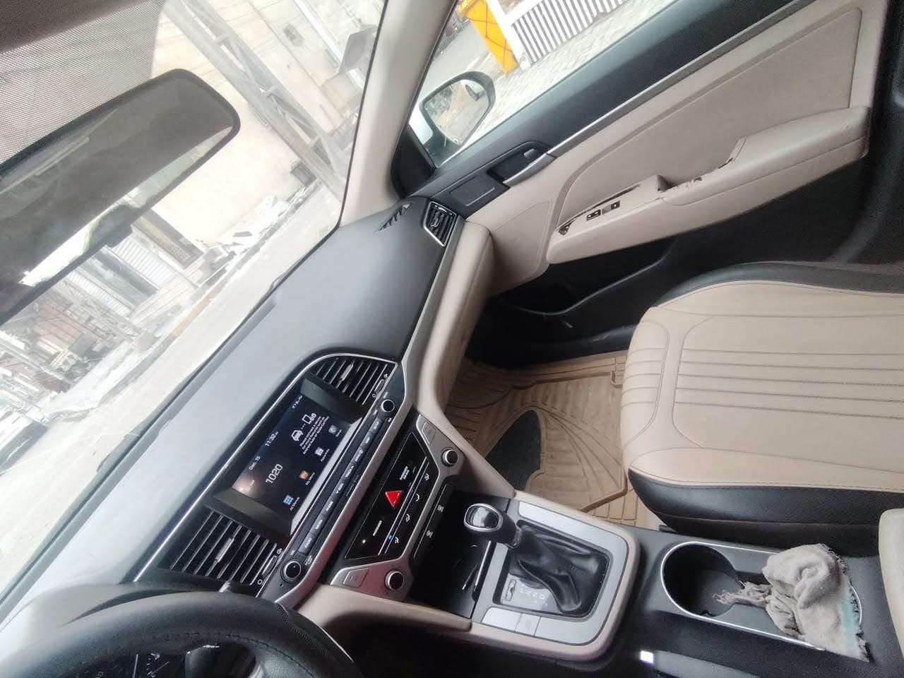 النترا 2018 وارد امريكي لاستفسار ***********حادثهه امريكه بدون تبديل بالعراق بيهه صندوك مبدل بدون دواخل قطعه وحده  تبديل بهه بارد بسيط الباب موضح بالصوره  السياره كلهه ليبل واحد عده الصندوك مبدل ماشيه 67مايل مكاني بصره قبله. مكينه 2000 دوش كير ومكينه كفاله كير AT راعيهه بالكزيزه يريد تحويل رقم وهزه جديدات السعر 122 البصرة, العراق
