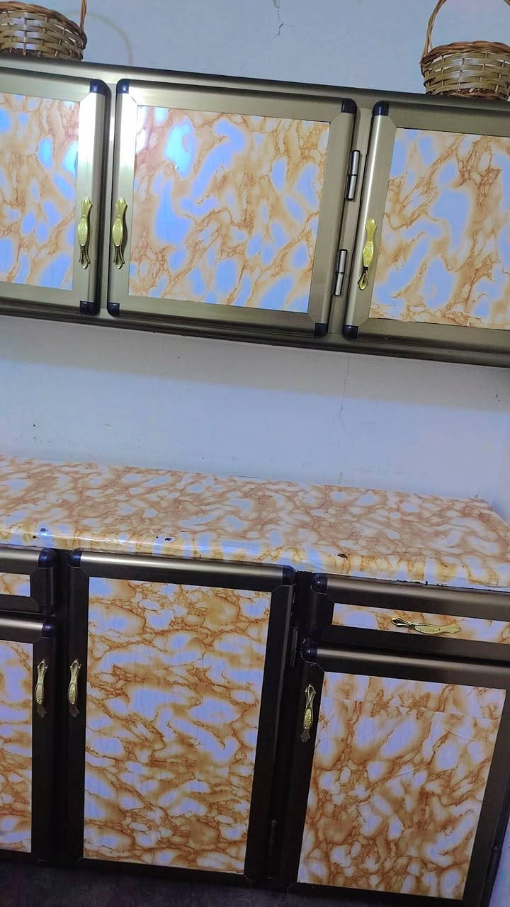 كاونتر للبيع بدون سنك انمنيوم ثلاث ابوب مع الملحق نضيف كلش السعر الاتصال على الرقم ***********
