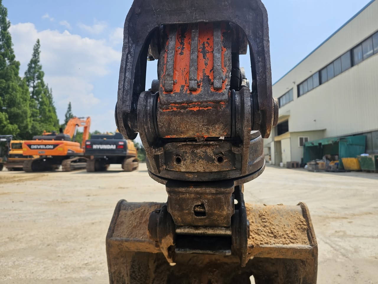 DOOSAN DX55W Wheel Excavator for Sale

Model: DX55W
Year: 2019
Price: KRW 60,000,000
Stock No.: 3148
Working Hours: 11,691 hrs
Attachments: Rotating Link, Grapple, 1 Bucket

Well-maintained DOOSAN DX55W wheel excavator available for export or domestic sale. Equipped with a rotating link and grapple, making it suitable for construction, demolition, landscaping, and material handling work.

📞 Contact: +82-10-2503-5642

Key Features
✔ 2019 Model
✔ 11,691 Working Hours
✔ Rotating Link
✔ Grapple
✔ 1 Bucket Included
✔ Ready for Work

#DX55W #DOOSAN #WheelExcavator #UsedExcavator #ExcavatorForSale #ConstructionEquipment #HeavyEquipment #KoreaUsedExcavator #UsedConstructionMachinery #GrappleExcavator #WheelDigger #MachineryExport #KoreanExcavator #ConstructionMachinery #HeavyMachineryForSale


**إذا كنت صاحب هذا الإعلان وتريد حذفه لأي سبب، رجاءا أرسل رسالة إلى الدعم الفني**
