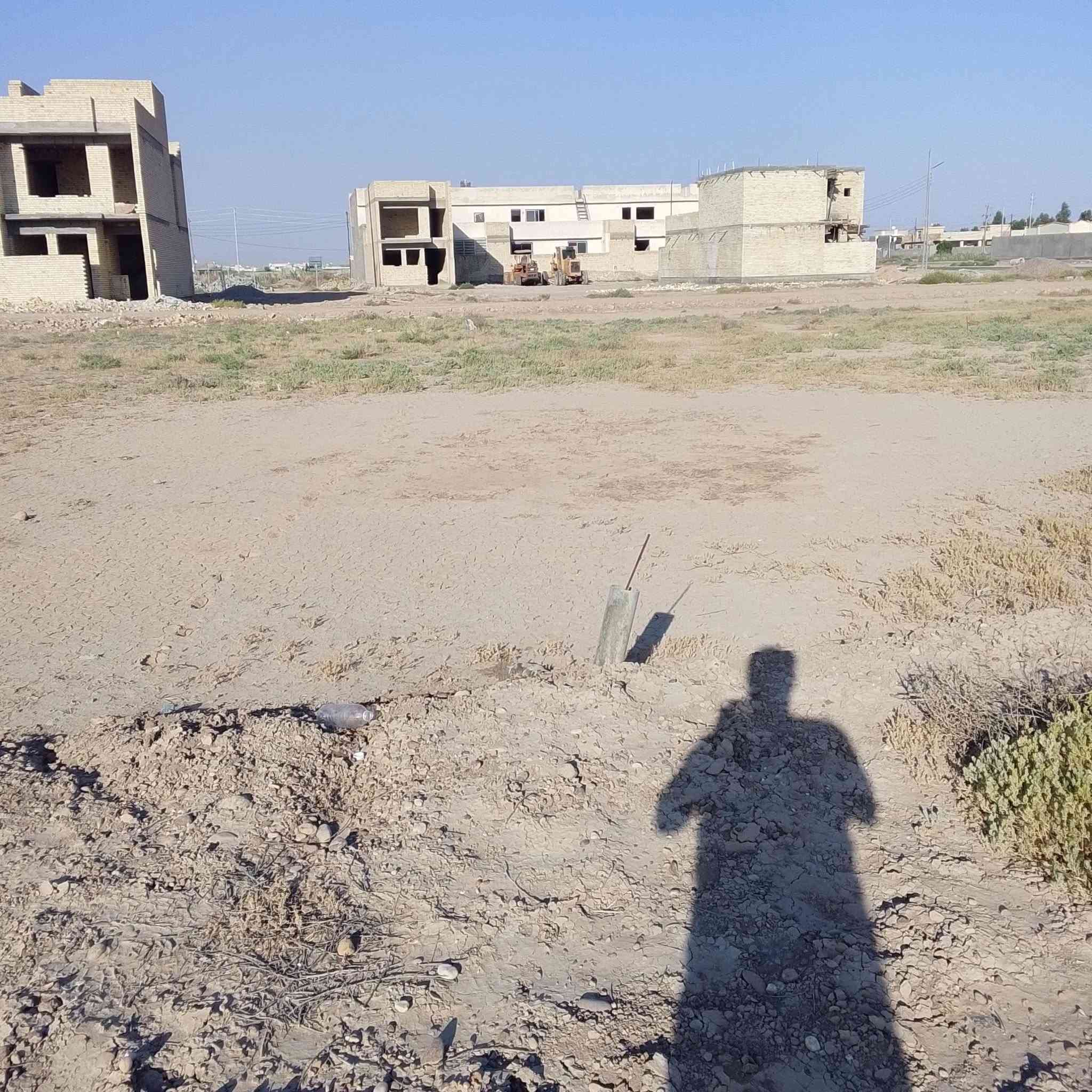 السلام عليكم عندي كاع 100 متر بالنصر الثالثه خلف شركه الرافدين شارع الثالث الخدمات كامله تبليط السعر 21 وبيها مجال وهاي راسلكم اني الصور والمقطع فيديو مال الكاع رقم الموبايل ***********
