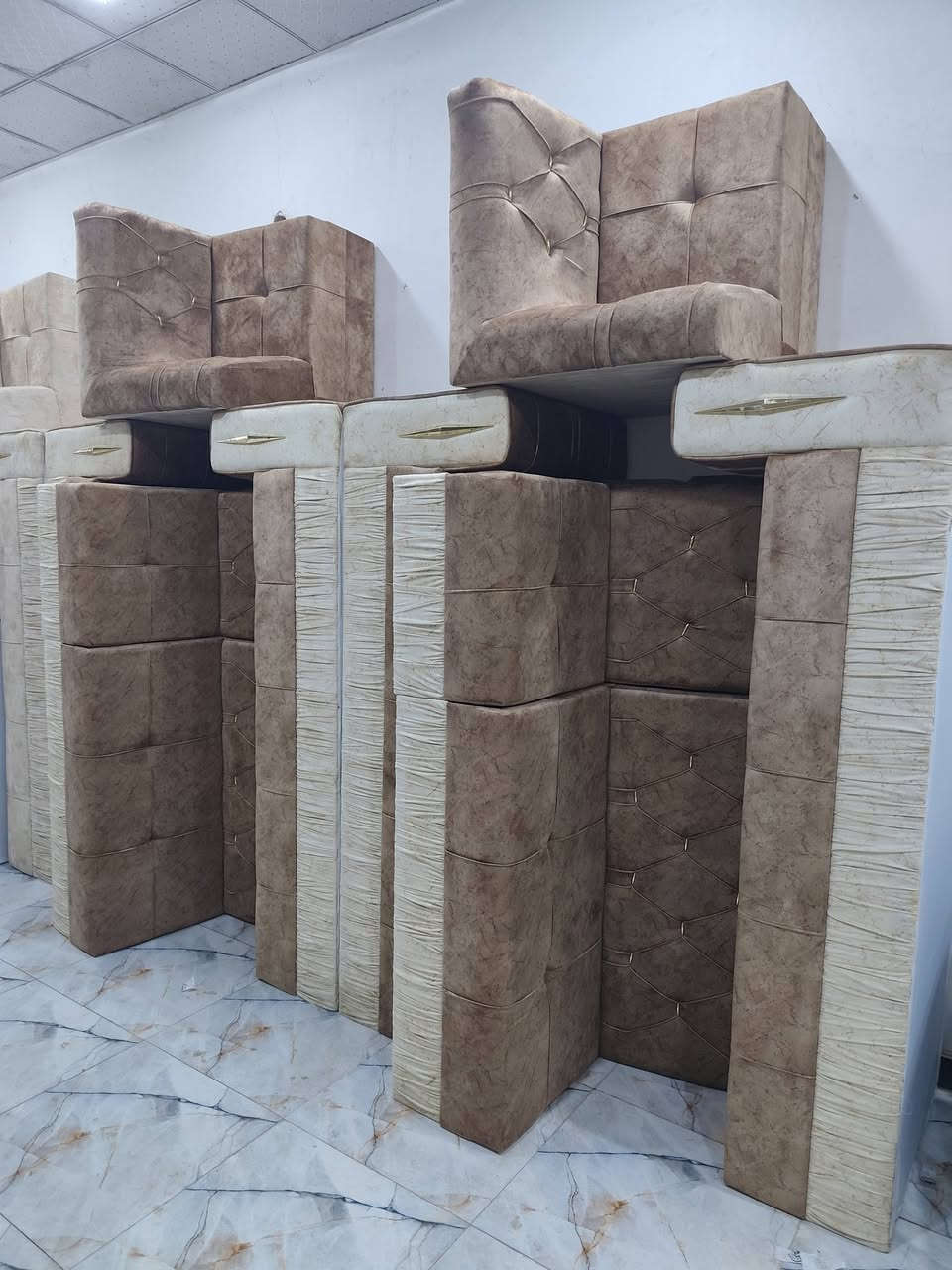 السلام عليكم زبائنا الغالين تم وصول الحاويه اليوم 

تخومه دواوين تفصال وجاهز حسب طلب 

 (نواع لوان شغل درجه اولى جديد ضمان 5 سنوات)

ديوان 7متار حرف L ٥ قطع ١٠ مقاعد مع ٤ كوشيات

تخم ٨ متار ضمان ٤ سنوات ٥ قطع ١٠ مقاعد ضخم وثكيل

العنوان الناصريه الإسكان الصناعي نزلت جامع الكبير بالبدايه 

رقم الهاتف 
***********
