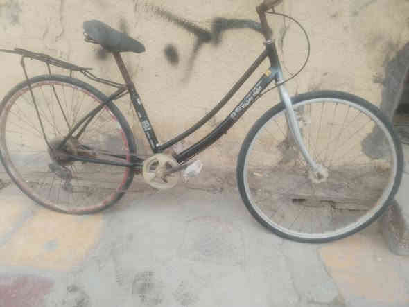 سلام عليكم باسكل البيع نضيف وكلشي ما نقصه مكاني ناصريه حي اريدو رقم *********** سعره 35 حجم 26
