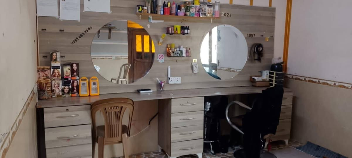 سلام عليكم ميز حلاقة شبابي و بناتي 
سعر كلش مناسب 225
طول ٣ امتار  مكاني كركوك الي شراي خلي يراسلني خاص


**إذا كنت صاحب هذا الإعلان وتريد حذفه لأي سبب، رجاءا أرسل رسالة إلى الدعم الفني**