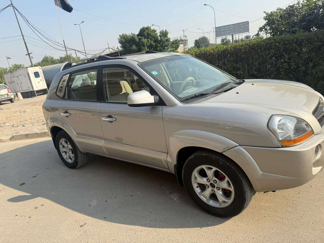 سلام عليكم 
توسان موديل 2009 مكفولة كفالة عامة عدا بارد ب الجاملغ الامامي الايسر جهة السائق 
فول مواصفات 1/1 
بصمة 
تشغيل عن بعد 
فتحة سلايد 
3 شاشات 
تحكمات ستيرن 
سيارة فول للاخير نادرة ب موديلها 
مكينة 2000 دوش مكفولة هي و الكير 
رقم بغداد ب اسمي مداور ثاني يوم 
مكاني بغداد / الكرادة / بارك السعدون 
السعر خابر و تدلل 
***********
