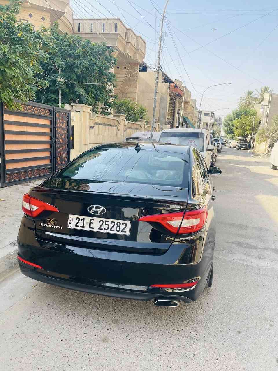 السلام عليكم سوناتة للبيع (بدون مراوس) موديل 2016 بيهة صبغ باب وبنيد بدون دواخل رقم شمالي وبسمنة سنوية وهزة جديدة تحويل ثاني يوم ماكو اي شكال علما ان السيارة صارلهة عندي ٣ سنوات ثلاث سنوات
مواصفات السيارة
(1) شاشة كبيرة+ كامرة خلفية
(2) تحكمات ستيرن+ حساسات
(3) مكينة درجة اولى+ ثلاث انظمة قيادية
(4) كير ١٠٠/١٠٠+ ويل كب
(5) صدر وتبريد وتدفئة مكفولات
(6) ميكانيكيات وكهربائيات وحدادية درجة اولى
(7) تخم تايرات جدد+ داخل غرفة جديدة
(8) ااسيارة جاهزة مابيها اي نقص
(9) السعر ( ١١٣ ) ورقة وبيها مجال 
(10) المكان بغداد الكرخ للاستفسار ***********
