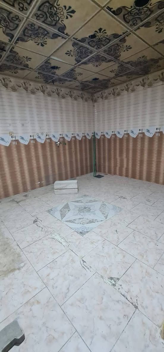 بيت ايجار 200متر ايجاره 350   مقدمه شهرين
 حي عسكري  قرب قوس هنديه 
 غرفه وصاله واستقبال ومطبخ وصحيات***********
