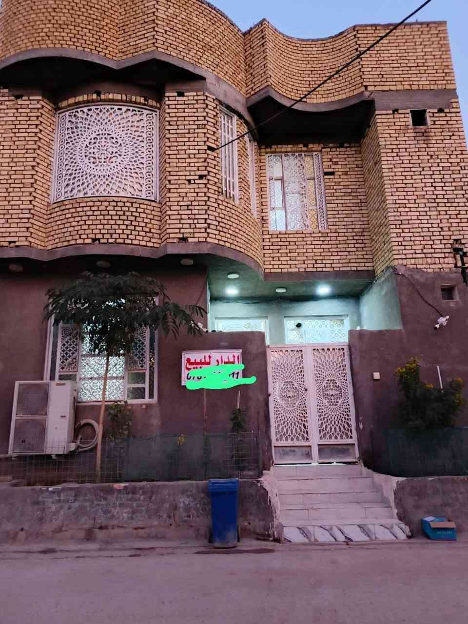 دار للبيع
حي التضحية قرب مدرسة قبضة الهدى
مساحة البناء 100 متر ركن وجة واحد طابقين بناء حديث درجة اولى
الطابق الاول غرفة نوم واحدة استقبال + هول + مطبخ الارضية مرمر تركي صحيات داخلية وخارجية
الطابق الثاني ثلاث غرف نوم واحدة سويت + صحيات + بيتونة كبيرة + سطح شتايكر الدار جاهزة وما ناقصها شي كافة الخدمات متوفرة
السعر: 175 مليون 
مطلوب قرض إسكان 53 مليون
القسط: 310 شهرياً
المتبقي: 122 مليون.***********
