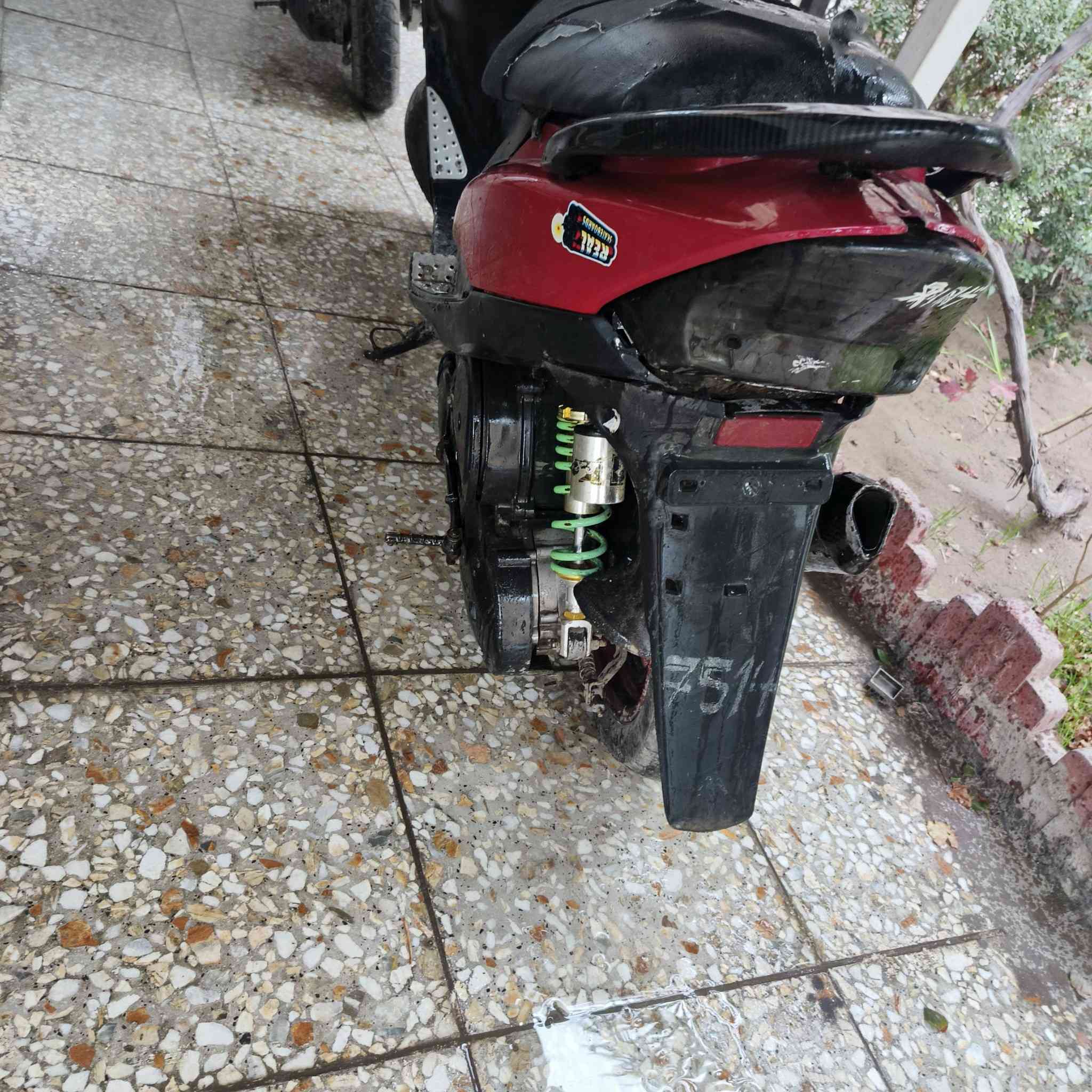 السلام عليكم ماكس عدلة مزوعه تزويد ماكو اي شي بلاد كله رياضي صدر رياضي ويالة امامي خلفي رياضي دبل خلفي رياضي سبايدر كاربون فايبر قطره دهن رياضي صالنصه رياضي صوته تي ماكس  بكلايت وكلوب امامي نفطي يده سكليتر koso يده بريك رياضي شغالة سلف وهندر بس سلف يرادله شخاطه دراجة مرتبة وحلوة سعر الدراجة 375 وبيه مجال مكاني بغداد الشعب رقمي ***********
