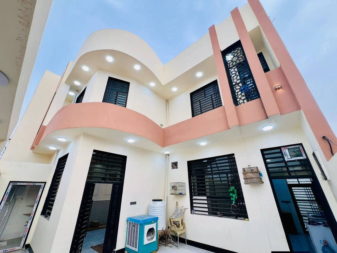دار للبيع 🏠
المساحة: 200 متر طابقين 
🏗️ البناء: طابو زراعي سند 25 
🏠 الأساس والسقف: كونكريت
✅النجف مقابل ملحق قريه الغدير عله شارع المطار مقابل جسر الشهداء قرب اسواق تلعفر 
مواصفات البيت:
✅ غرفة4 نوم 🛏️
✅ صالة2 🛋️
✅استقبال منور 2🛋️
✅ مطبخ 🍽️
✅ صحيات3 🚿

الخدمات المتوفرة:
🔹 ماء 💧
🔹 كهرباء ⚡
🔹 مدارس قريبة 🏫
🔹شارع تبليط عرض 13🛣
📍  : النجف 
📜 الملكية: طابو زراعي (إقرار محكمة)

📞 وتساب ***********
