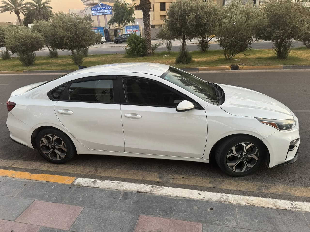 فورتي ٢٠١٩ رقم بغداد باسمنا
بجم كبس بدون ايرباك 
محرك دوش ٢٠٠٠
كير AT مبدل جديد يعني انطلاقه فول 
ويل كب 
تبريد شاشه مناخين 
كاميرا وشاشه اصليه 
تحكمات ستيرن 
تبريد جيد جدا 
اطارات جديده 
حادثه باب خلفي وجاملغ خلفي جهة السايق والباب الخلفي الثاني بي بارد قليل 
السونر موجود
السياره موجوده بغداد حي تونس 
السعر ١٢٨ وبيها مجال 
اذا شراي تدلل واذا ما عجبتك السيار صلي على النبي واعبر المنشور 
رقم الموبايل ***********
