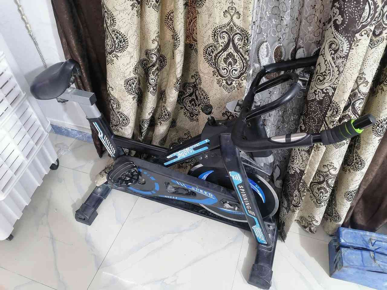 بايسكل رياضة كلش حلو استعمال قليل حلو بالمشي سلس وسريع سعرة 90 وبي مجال للاستفيار***********

