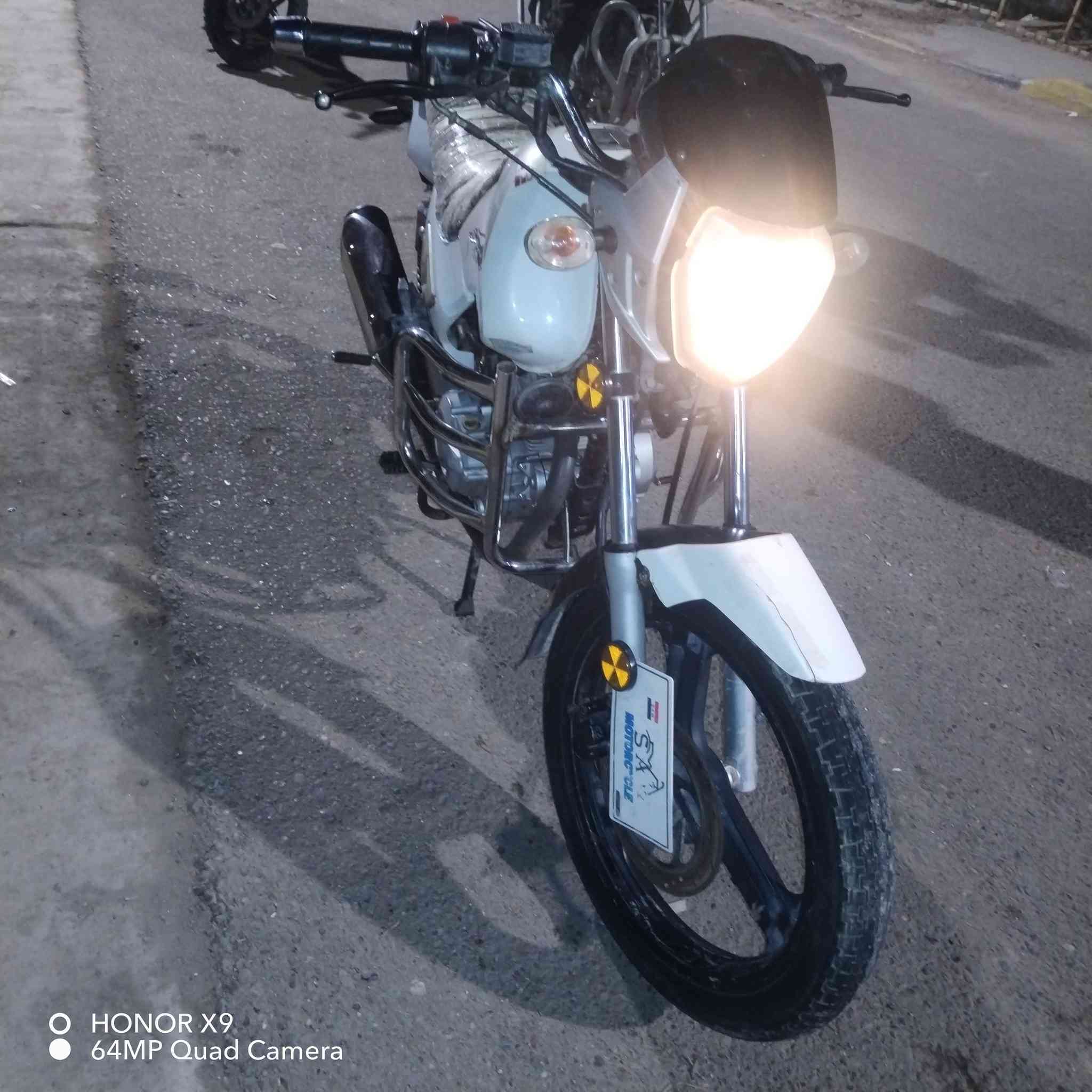 ماطور سنكي 2015 للبيع نظيف بس بي صوت بالمحرك
السعر 500 وبي مجال للشراي  مكاني بلد  الاتصال على الرقم ***********
