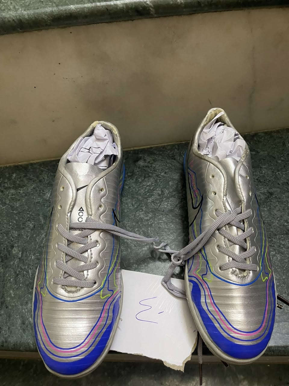 احذية لعب القياسات والصور الحذية فقط المعرووض بيهن عيب واحد مكشر قليل من يم لبس  سعره مع التوصيل ب٨  ألف


**إذا كنت صاحب هذا الإعلان وتريد حذفه لأي سبب، رجاءا أرسل رسالة إلى الدعم الفني**