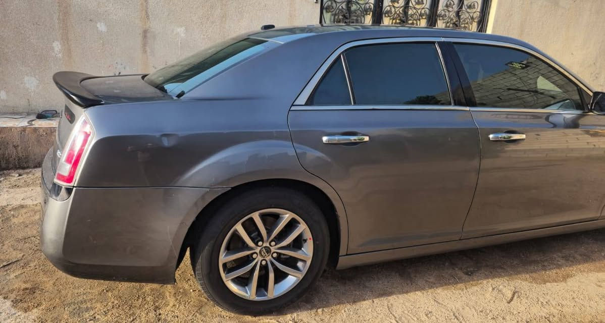 أوباما كراسيلر للبيع موديل ٢٠١٢ كلين بدون حادث جاهزه من تريد حداديه هزه جديده تخم تاير بصره بسمي شرط تحويل سنويه جديده سونار موجود السعر١٥٠ ورقه بيه مجال كلش قليل رقم الهاتف ***********
