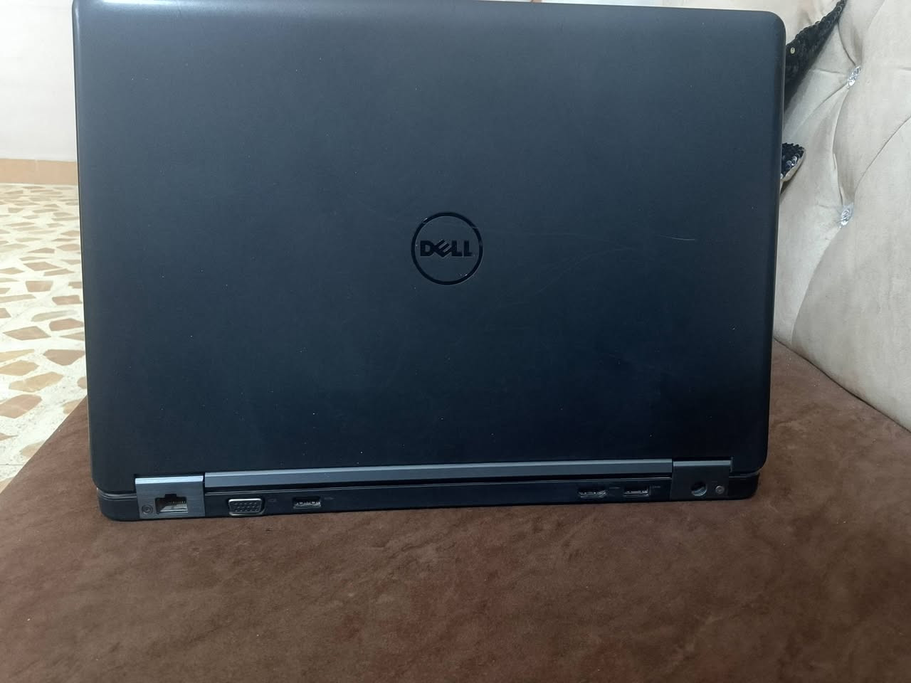 السلام عليكم
لابتوب Dell Latitude 
الجيل الخامس 
نقوصاته فقط
1,عدسة الكامرة الخارجية الكامرة شغاله فقط العدسة الخارجية 
2,زر الاحرف فقط واحد 
الابتوب شغال كلشي ما ناقصة بس الذكرتهن  
شاحنته جديده للتواصل على الخاص أو مراسلة الرقم ***********
مكاني صلاح الدين تكريت شارع المستشفى العسكري قرب معرض اسطنبول للثاث المنزلي

