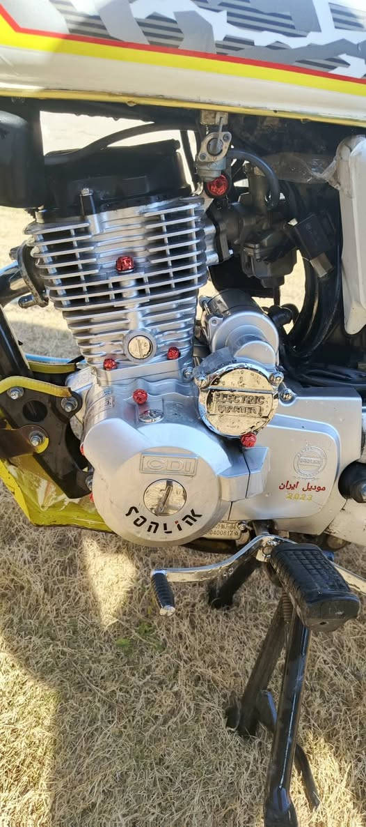 سيفان 23 اوراق
مكينه بلاديه كفاله 

كهربائيات كامله كله شغال دراجه مابيه كل نقص مجرد تشغل وتطلع والنظافه كدامك 
تشغيل عن بعد وسلف

سعر 700 وبيه مجال

عنوان / بابل / الجزائر 

رقم .***********
