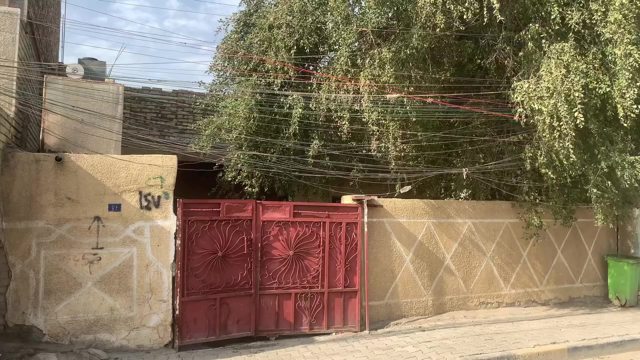 سلام عليكم بيت لليجار 200قاطيت  مقابيل ساحه رقم***********
