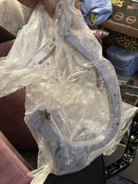 غراض سونتا ٢٠٢٤ شيالات مال قبق جنطه واحد بجيس وكاله وثاني مستعمل وبراك...