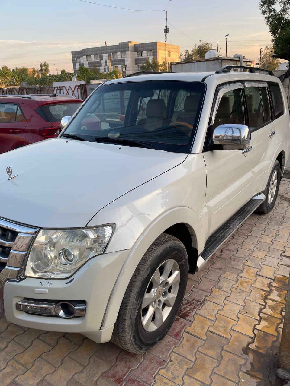 السلام عليكم عندي ميتسوبيشي باجيرو حبتور موديل 2010 مكفولة من الصبغ والضربة فول مواصفات محرك 6 سلندر مكانها بغداد سعراها 150 وبيها مجال ***********
***********
