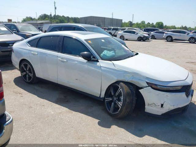 السلام عليكم سياره هوندا اكورد موديل ٢٤ للبيع الشراي يتصل بالخدمه السعر المطلوب ٢٢٠ وبيها مجال حك الجيه ***********
