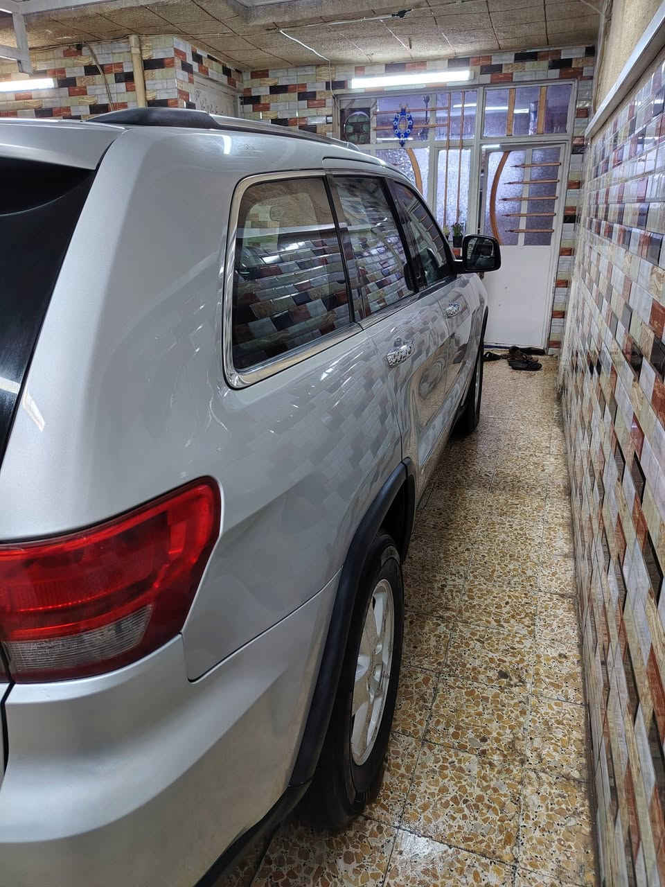 السلام عليكم جيب لاريدو 2011  كير مكينه خير من الله بيهه جاملغ وبنيد كهربائيات كلهه شغاله المكان بغداد السعر 140  رقم الهاتف ***********
