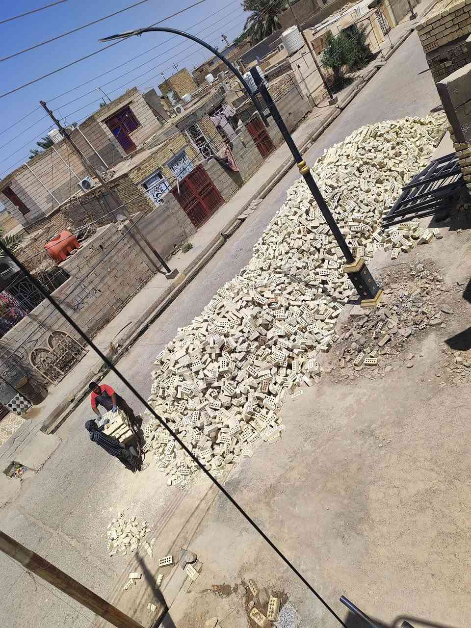ونج لتصعيد كافة مواد البناء
تزفيت الأصطوح 
وعمل تصليطة الأصطح
 بالصب والتراب 
وتنضيف البيوت
كافة الأعمال القطعيه. 
***********
***********
