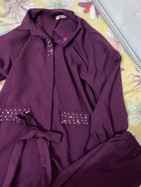 سوت ٤٦/٤٨ • فستان ٣٦ ستان • حذاء ٣٩