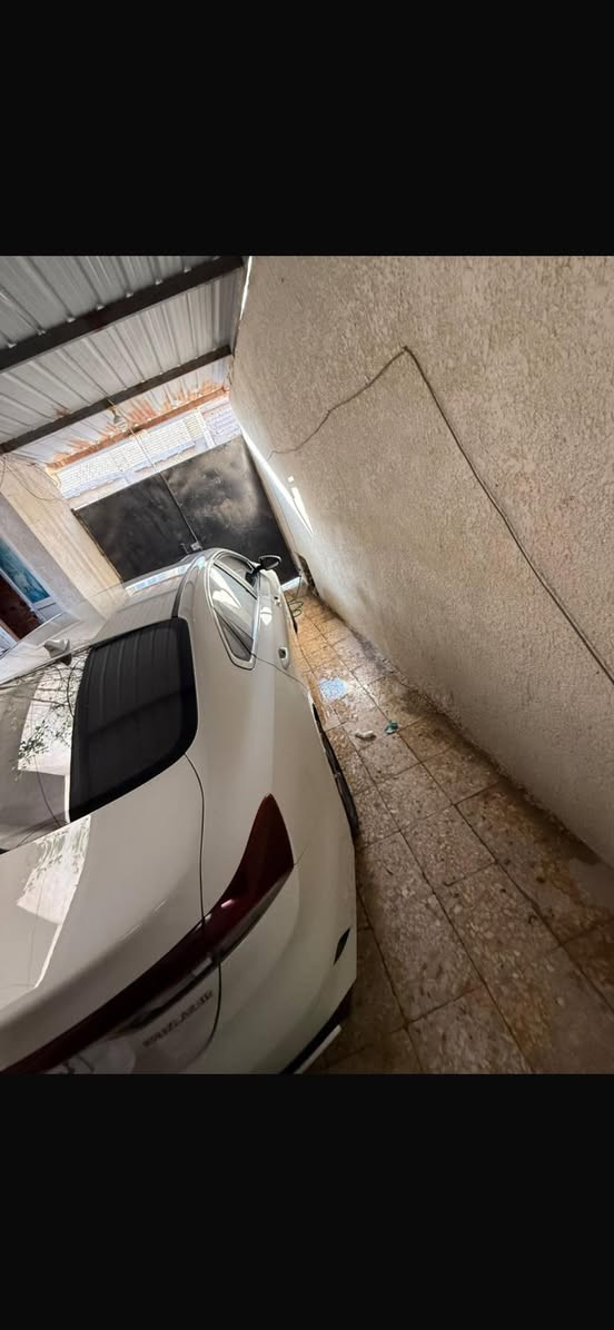 K3
موديل 24 كفاله ما عده بارد قليل كلش سياره نضيف وحلوه وبعدهي جديده 

سعر 143 وبيها مجال قليل 

***********
