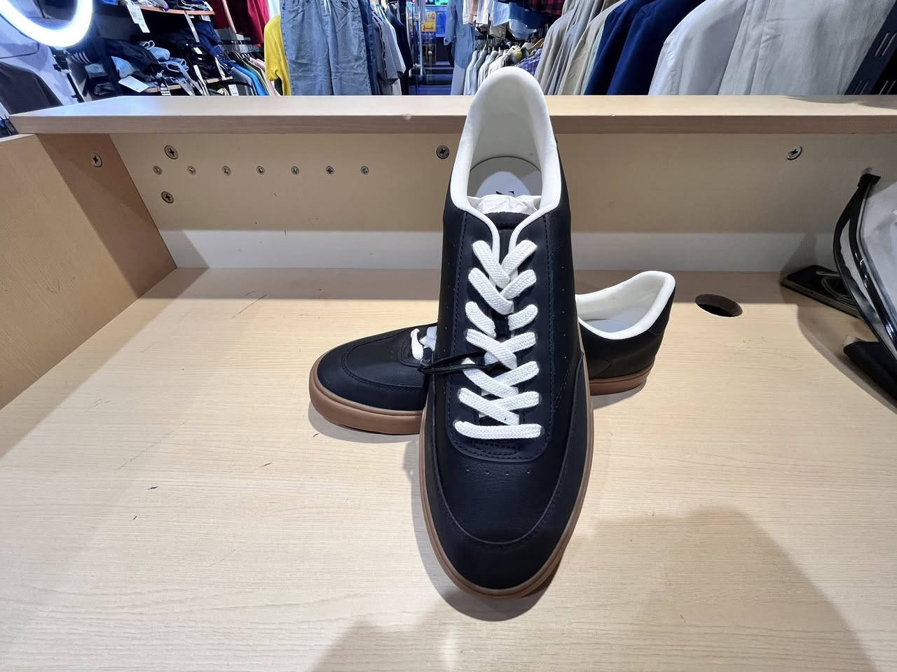 حذاء زارا وكاله قطعه اورجنال قطع اخير اللون نيلي
القياسات من40/42/44/45يوجد توصيل جميع محافظات العراق للطلب او الإستفسار***********
