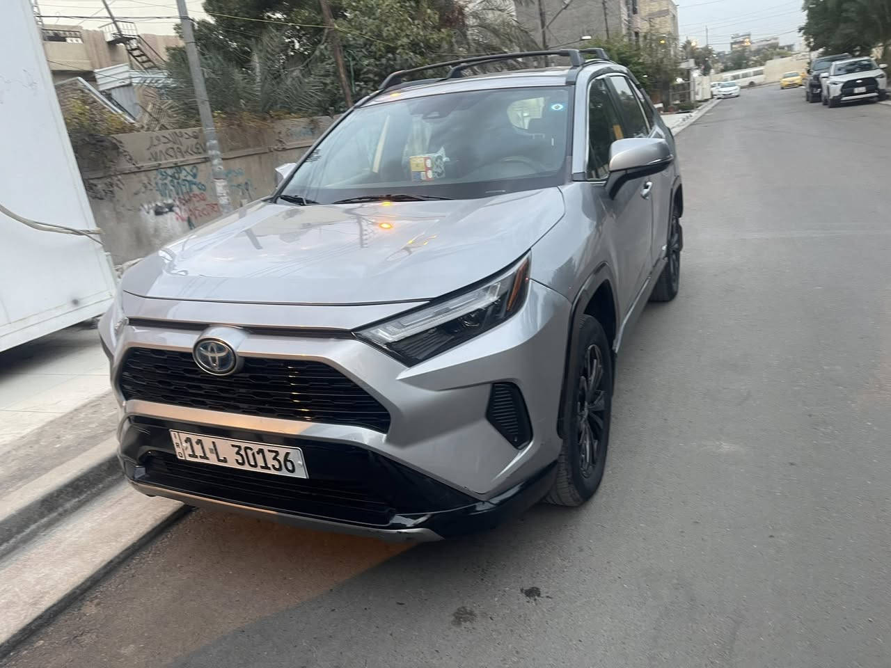 السلام عليكم راف فور 2022 SE هايبرد  للبيع حادث بسيط جدا التواصل خاص فقط اتصال ***********
