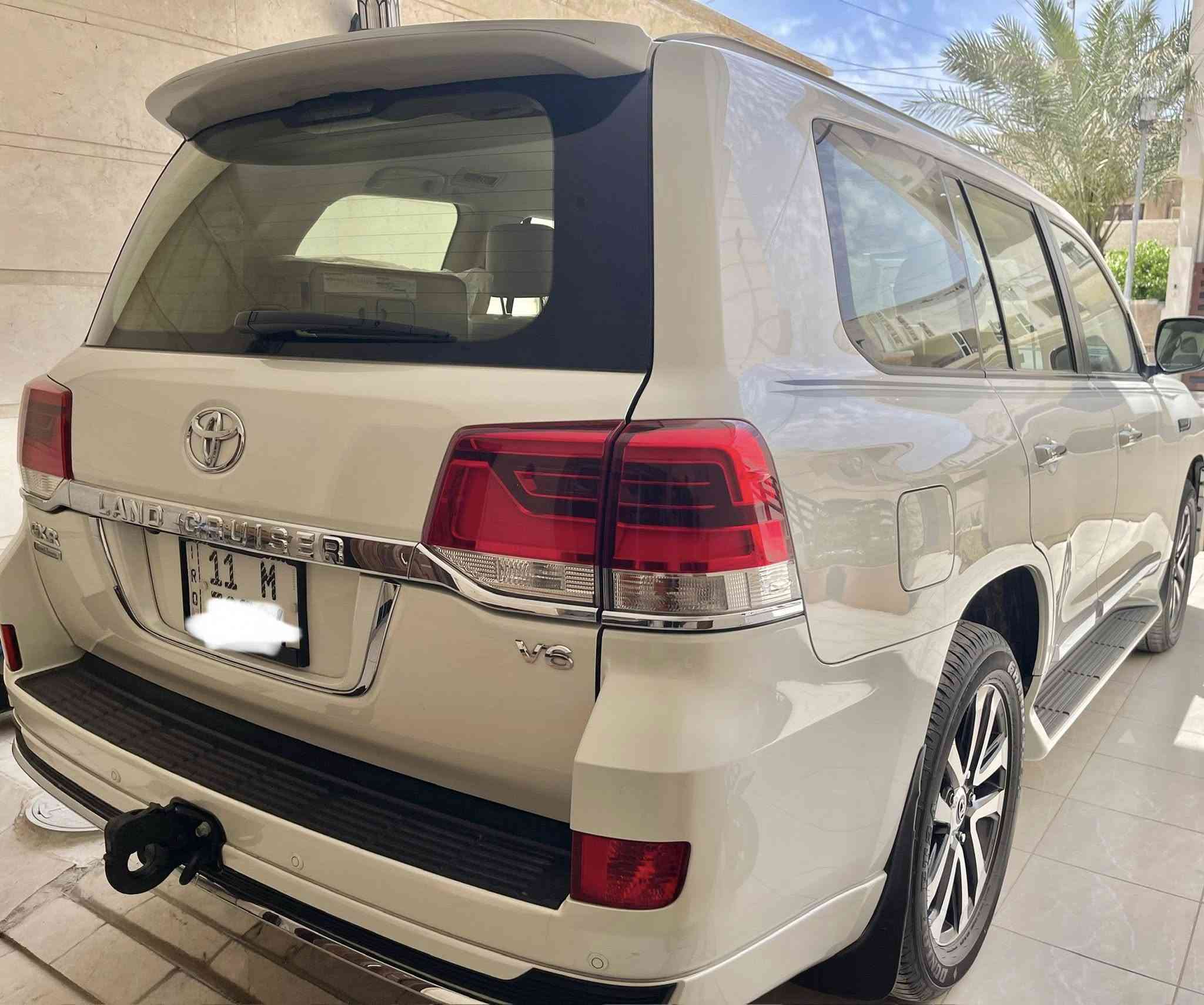 لاندكروز 2019
بريميه مكفوله من الصبغ والتبديل بيه بارد باب الخلف السائق فقط والبقي مكفوله 
مكاني بغداد زيونه
***********
السعر 48000$
