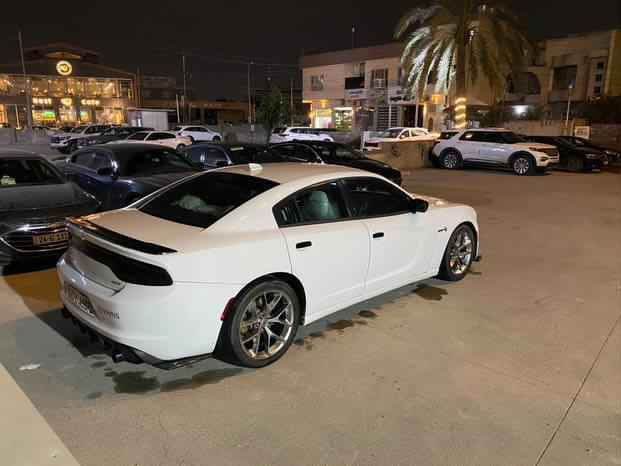 Dodge Charger) بيضاء اللون، وهي محرك قوي وأداء عالي
✔️ استخدام خفيف
✔️ صالون نظيف جداً
✔️ جاهزة للاستخدام مباشرة
، والفحص مسموح.
للاستفسار أو السعر ***********
***********العنوان موصل Colombo, Sri Lanka
